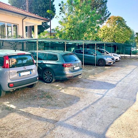 Hotel Caravel Misano Adriatico Esterno foto