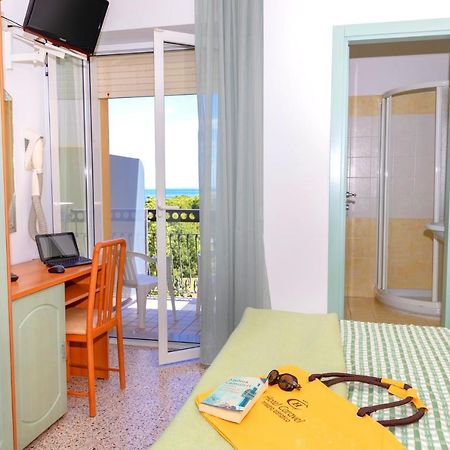Hotel Caravel Misano Adriatico Esterno foto
