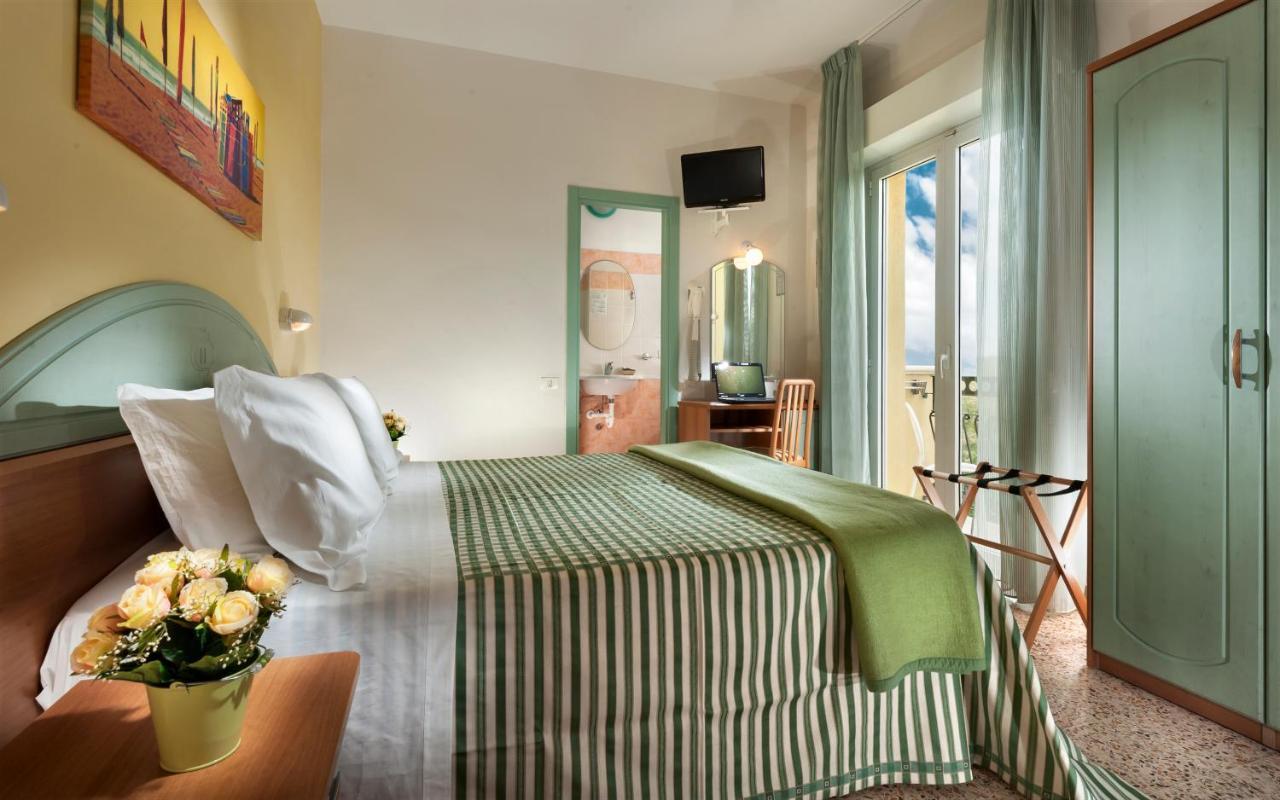 Hotel Caravel Misano Adriatico Esterno foto