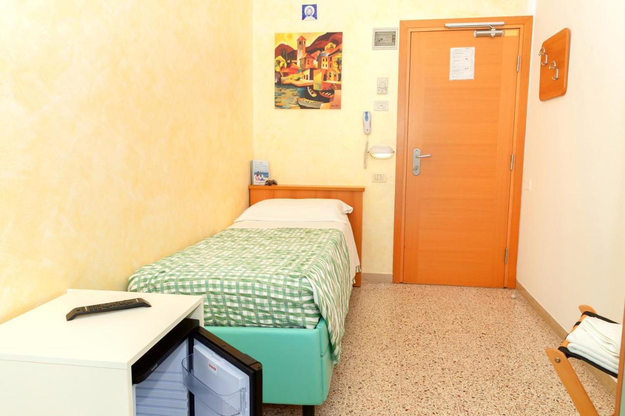 Hotel Caravel Misano Adriatico Esterno foto