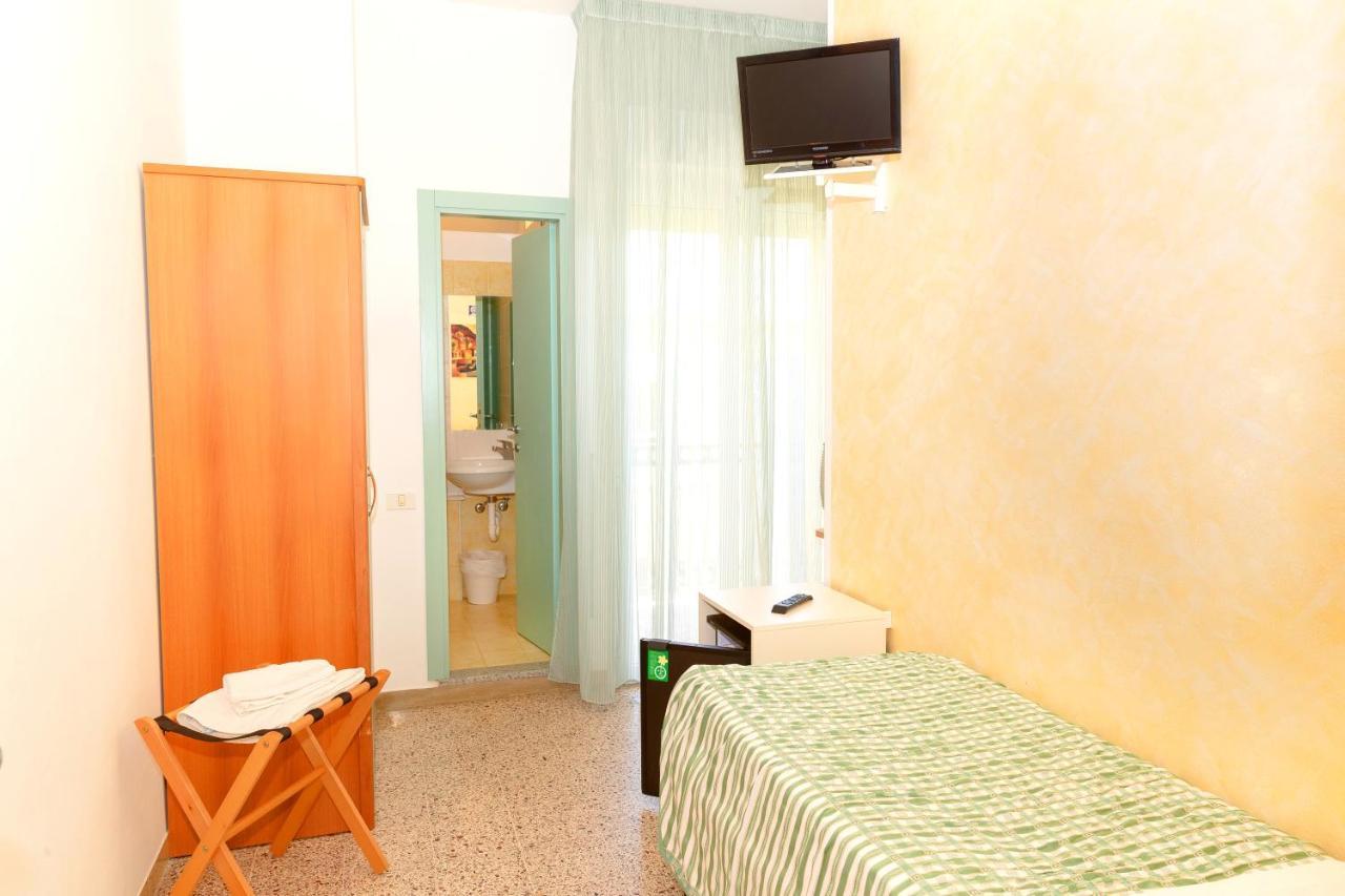 Hotel Caravel Misano Adriatico Esterno foto