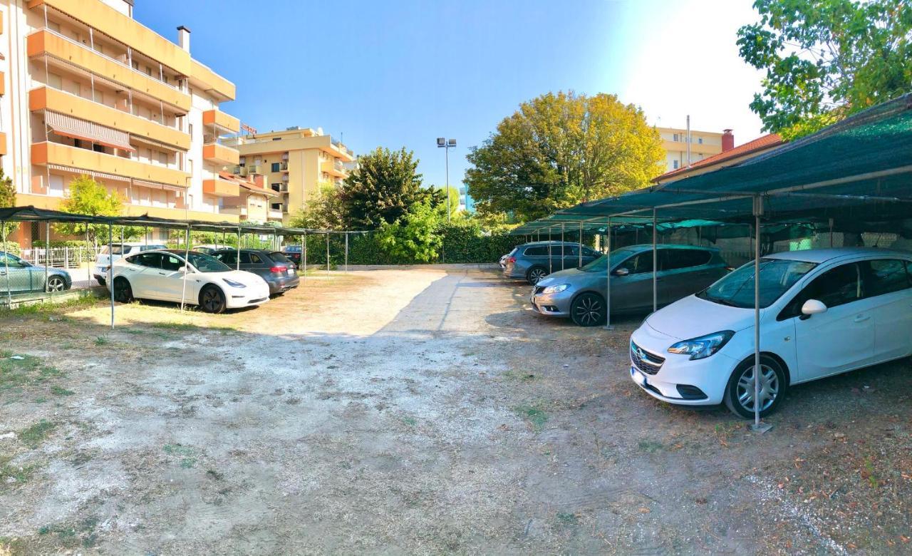Hotel Caravel Misano Adriatico Esterno foto