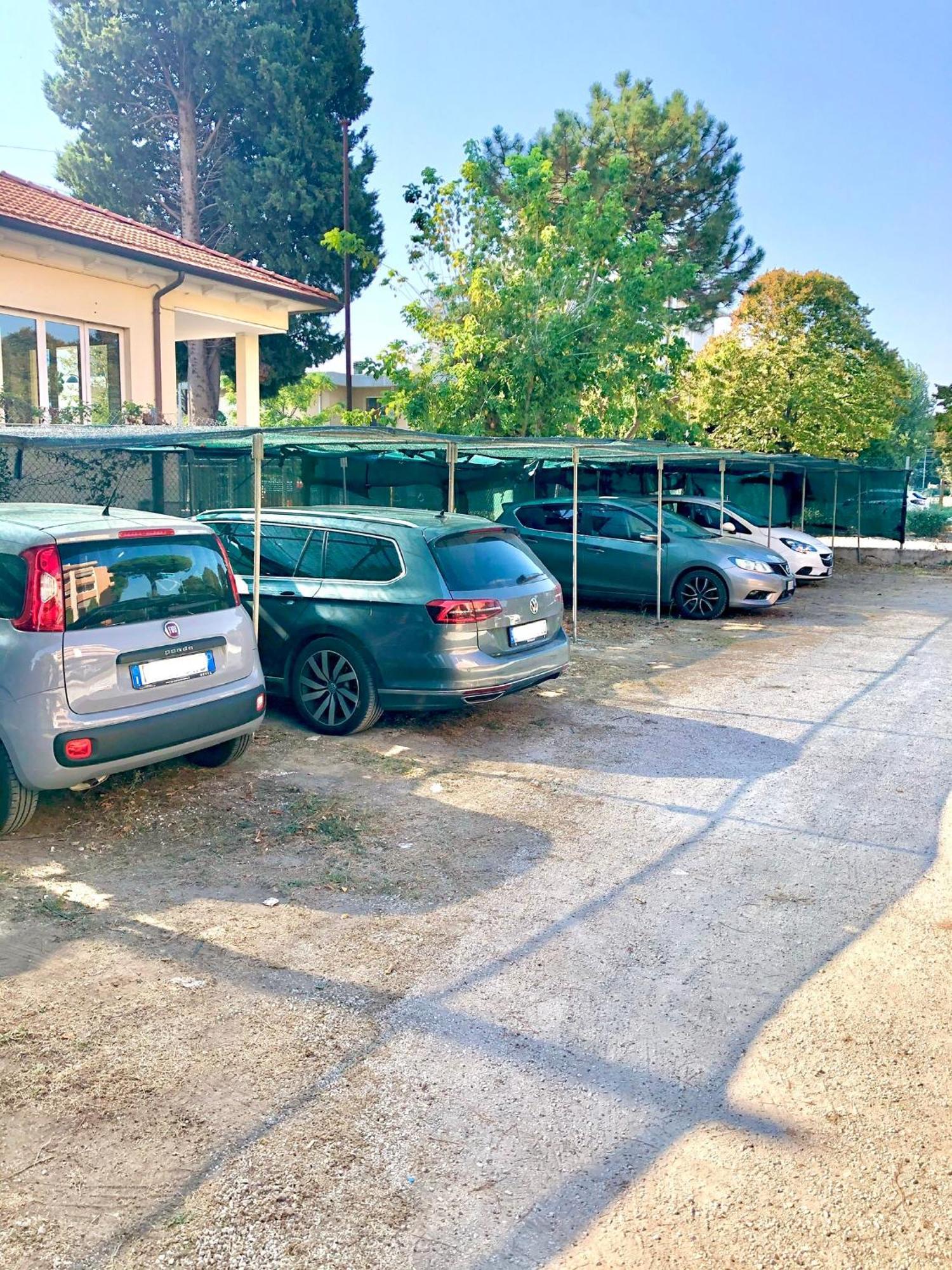 Hotel Caravel Misano Adriatico Esterno foto