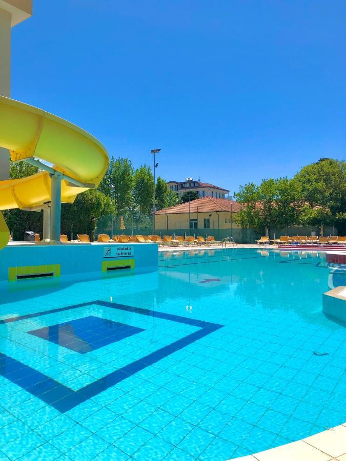 Hotel Caravel Misano Adriatico Esterno foto