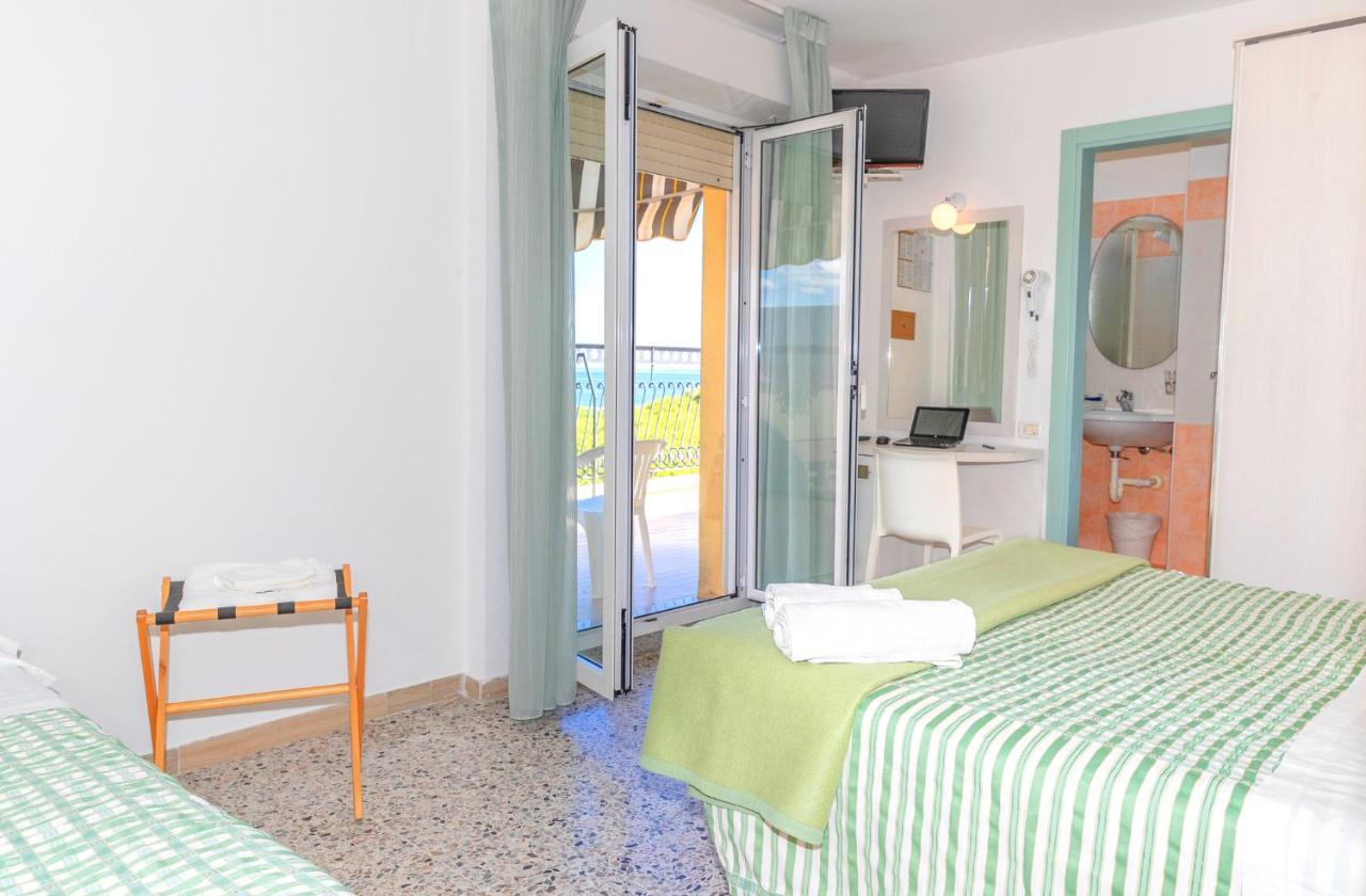 Hotel Caravel Misano Adriatico Esterno foto
