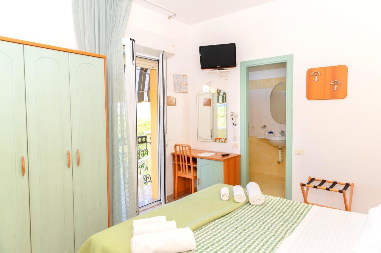 Hotel Caravel Misano Adriatico Esterno foto