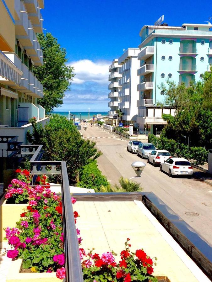 Hotel Caravel Misano Adriatico Esterno foto