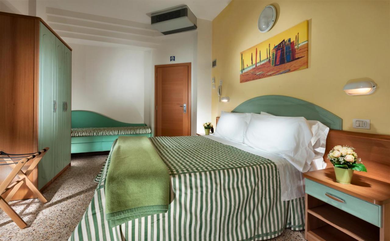 Hotel Caravel Misano Adriatico Esterno foto
